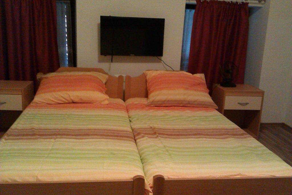 Studio Brnat Apartment Кобарид Стая снимка